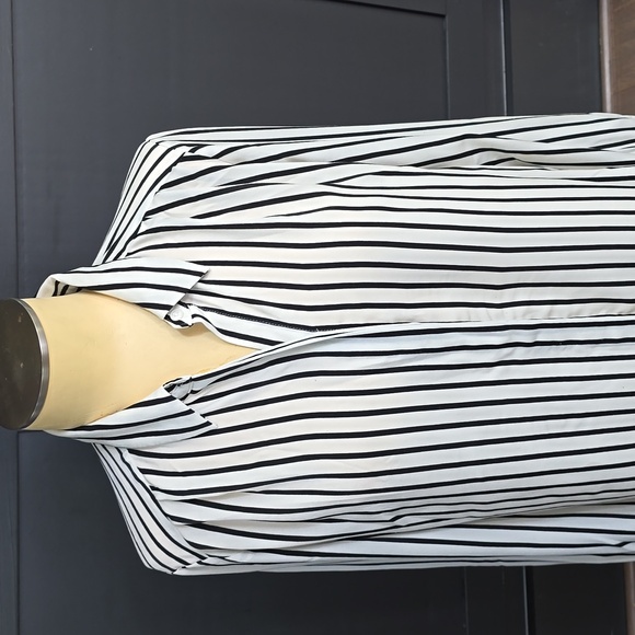 Express Long Button Up - Picture 2 of 7